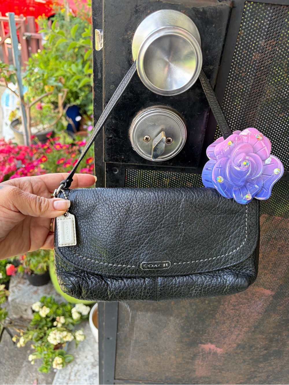Gorgeous Y2k Coach Black Pebble Leather Flap Clutch mini shoulder bag wristlet